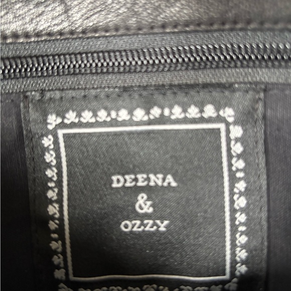 Deena & Ozzy Black Textured 100% Soft Goat Leather Foldover Clutch w/Wrist Strap - Picture 5 of 9